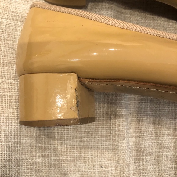 Tory Burch Patent Leather Round Toe Pumps Low Heel Size 10 Khaki Beige Color - Picture 12 of 12